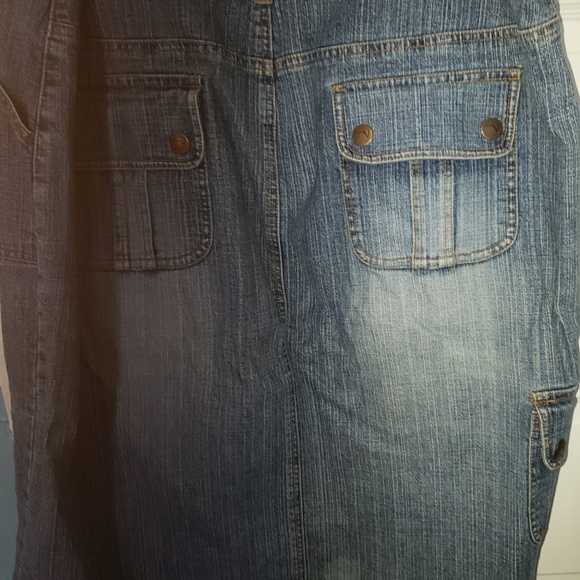 Skirt - Picture 2 of 3